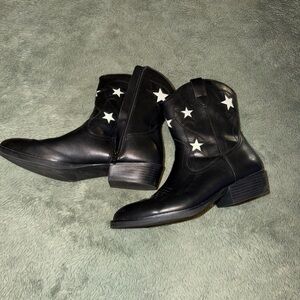 Black Star Accent Ankle Boots